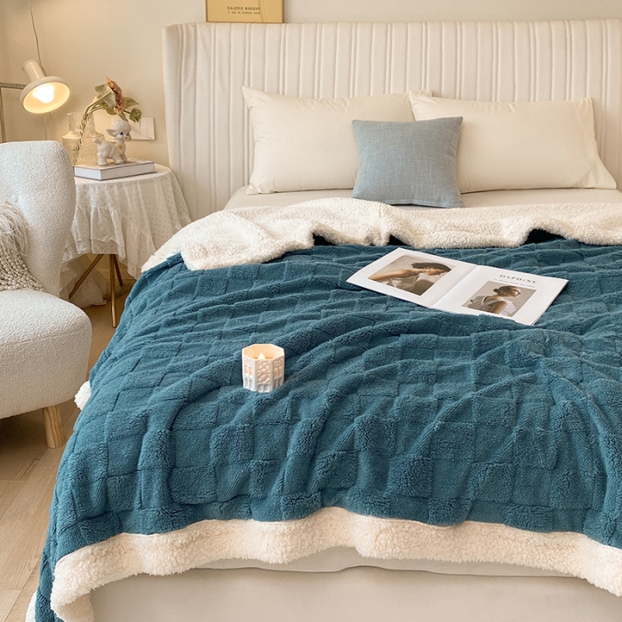 91家纺网 家纺一手货源 找家纺 吾秀家居2022新款舒棉绒提花毯 绒毯方块蓝