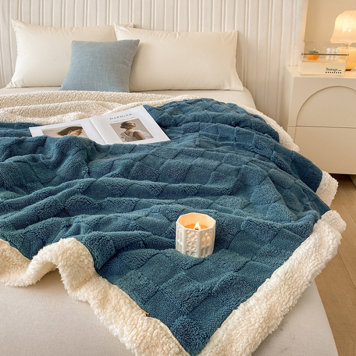 91家纺网 家纺一手货源 找家纺 吾秀家居2022新款舒棉绒提花毯 绒毯方块蓝