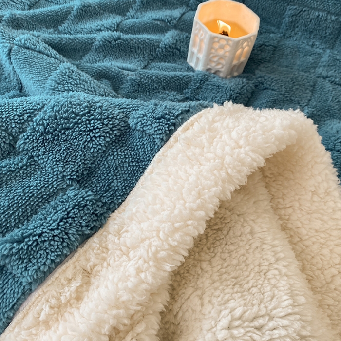 91家纺网 家纺一手货源 找家纺 吾秀家居2022新款舒棉绒提花毯 绒毯方块蓝