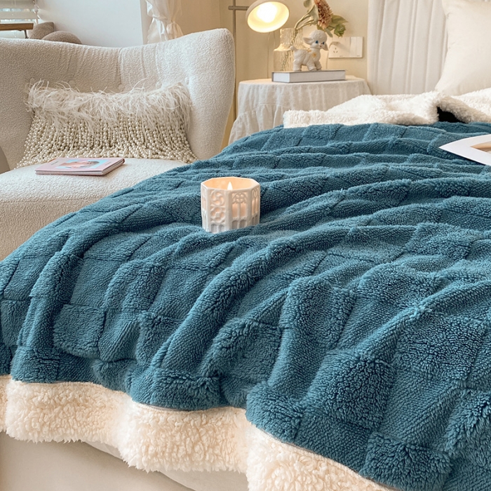 91家纺网 家纺一手货源 找家纺 吾秀家居2022新款舒棉绒提花毯 绒毯方块蓝