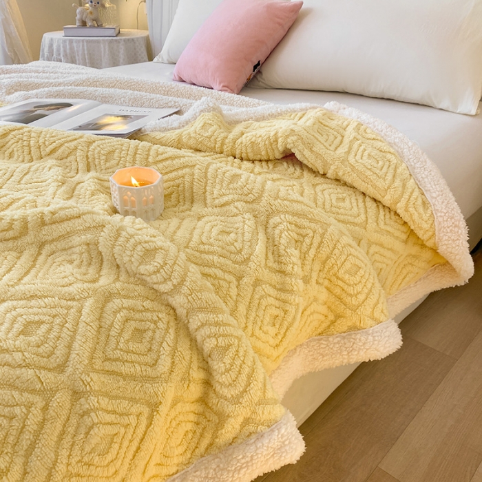 91家纺网 家纺一手货源 找家纺 吾秀家居2022新款舒棉绒提花毯 绒毯回格黄