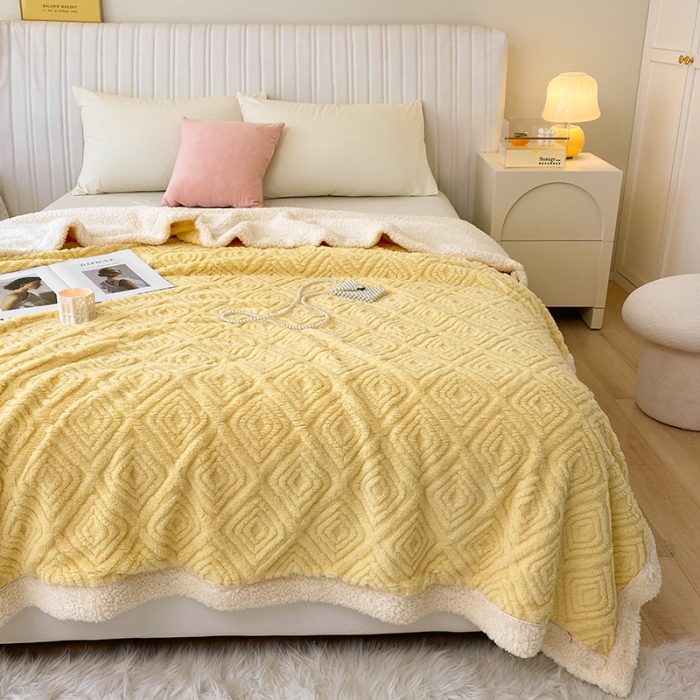 91家纺网 家纺一手货源 找家纺 吾秀家居2022新款舒棉绒提花毯 绒毯回格黄