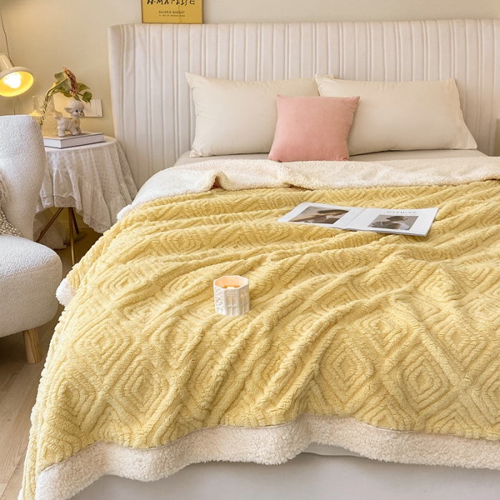 91家纺网 家纺一手货源 找家纺 吾秀家居2022新款舒棉绒提花毯 绒毯回格黄