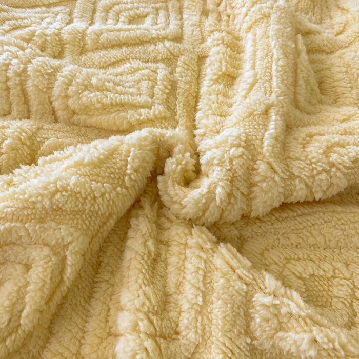 91家纺网 家纺一手货源 找家纺 吾秀家居2022新款舒棉绒提花毯 绒毯回格黄