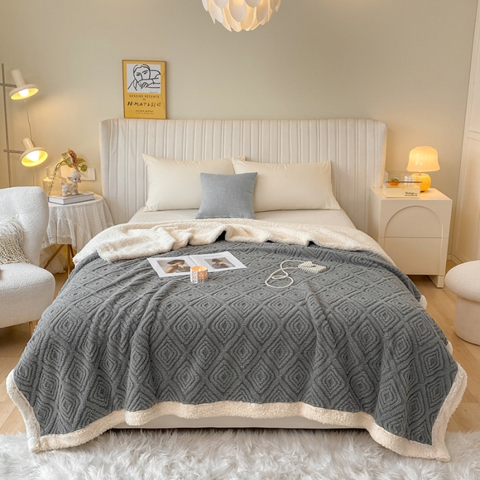 91家纺网 家纺一手货源 找家纺 吾秀家居2022新款舒棉绒提花毯 绒毯回格灰