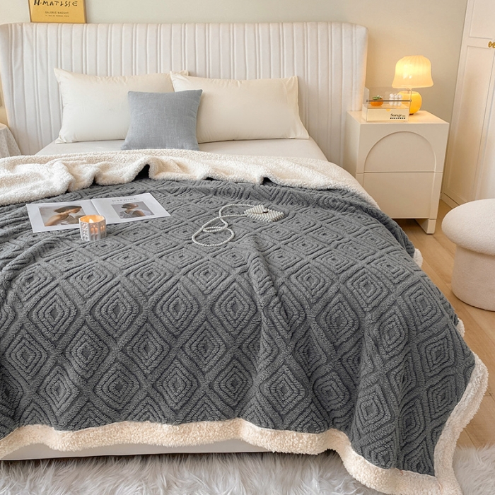 91家纺网 家纺一手货源 找家纺 吾秀家居2022新款舒棉绒提花毯 绒毯回格灰