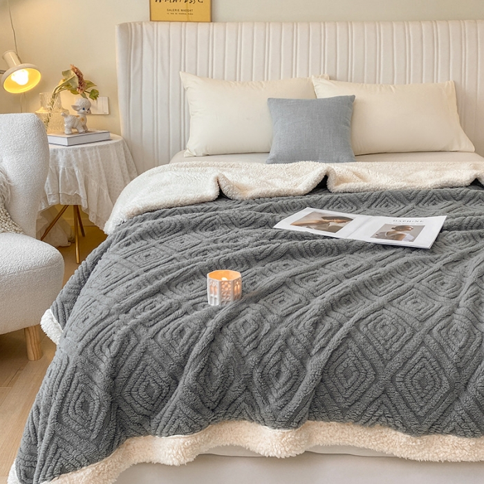 91家纺网 家纺一手货源 找家纺 吾秀家居2022新款舒棉绒提花毯 绒毯回格灰