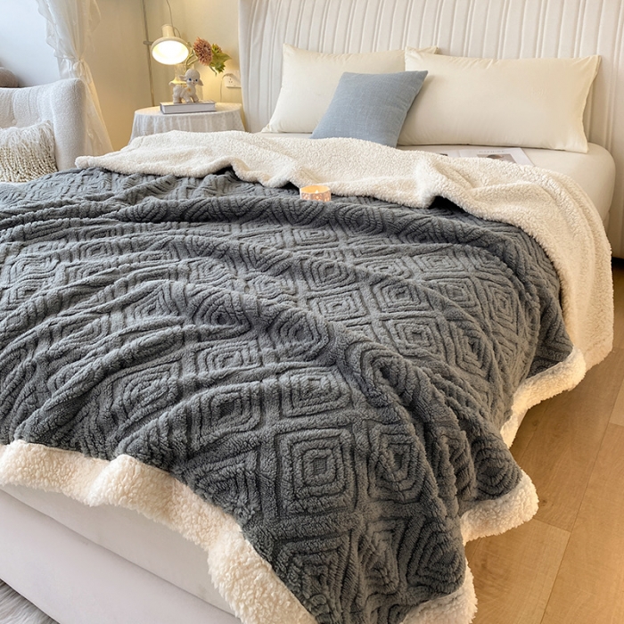 91家纺网 家纺一手货源 找家纺 吾秀家居2022新款舒棉绒提花毯 绒毯回格灰