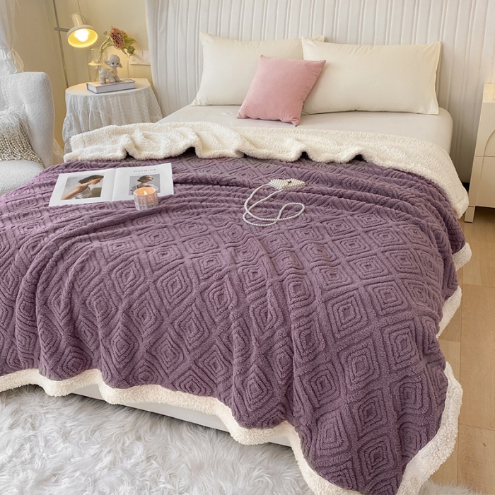 91家纺网 家纺一手货源 找家纺 吾秀家居2022新款舒棉绒提花毯 绒毯回格紫