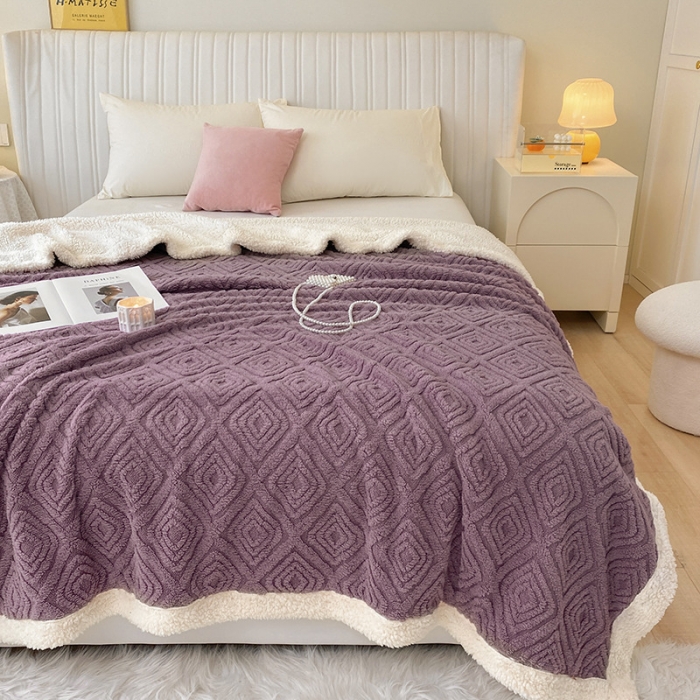 91家纺网 家纺一手货源 找家纺 吾秀家居2022新款舒棉绒提花毯 绒毯回格紫