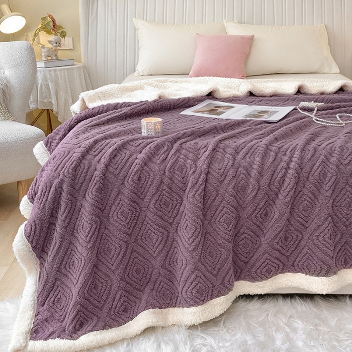 91家纺网 家纺一手货源 找家纺 吾秀家居2022新款舒棉绒提花毯 绒毯回格紫