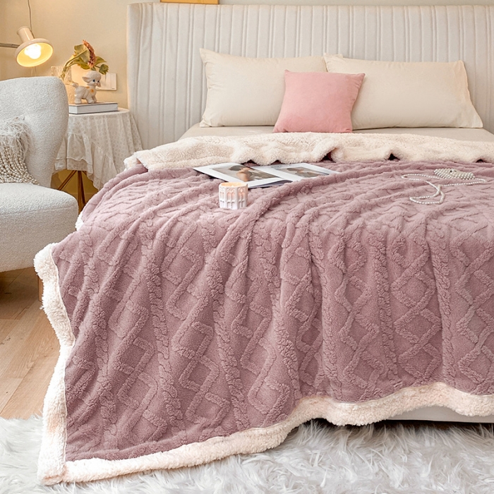 91家纺网 家纺一手货源 找家纺 吾秀家居2022新款舒棉绒提花毯 绒毯毛衣粉