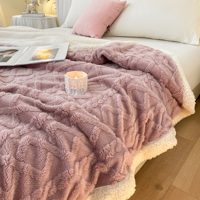 91家纺网 家纺一手货源 找家纺 吾秀家居2022新款舒棉绒提花毯 绒毯毛衣粉