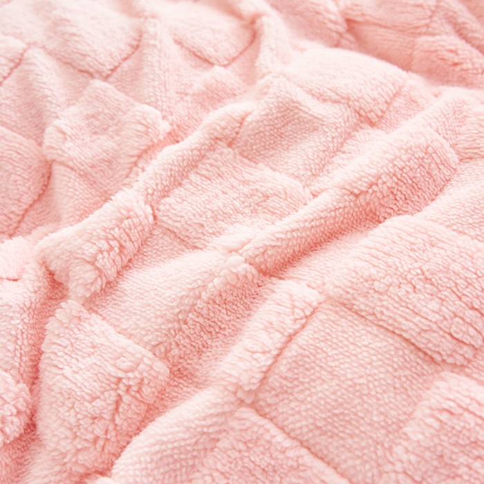 91家纺网 家纺一手货源 找家纺 吾秀家居2022新款舒棉绒提花四件套 方块粉