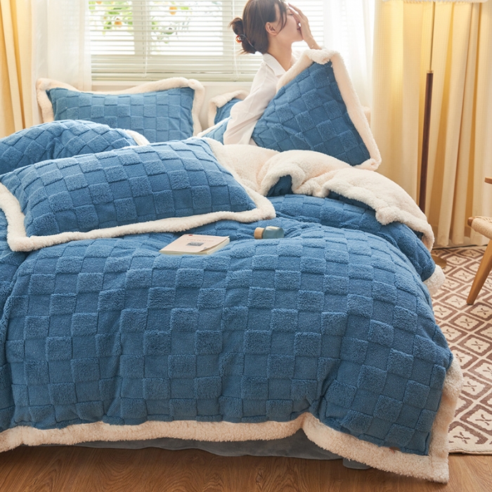 91家纺网 家纺一手货源 找家纺 吾秀家居2022新款舒棉绒提花四件套 方块蓝