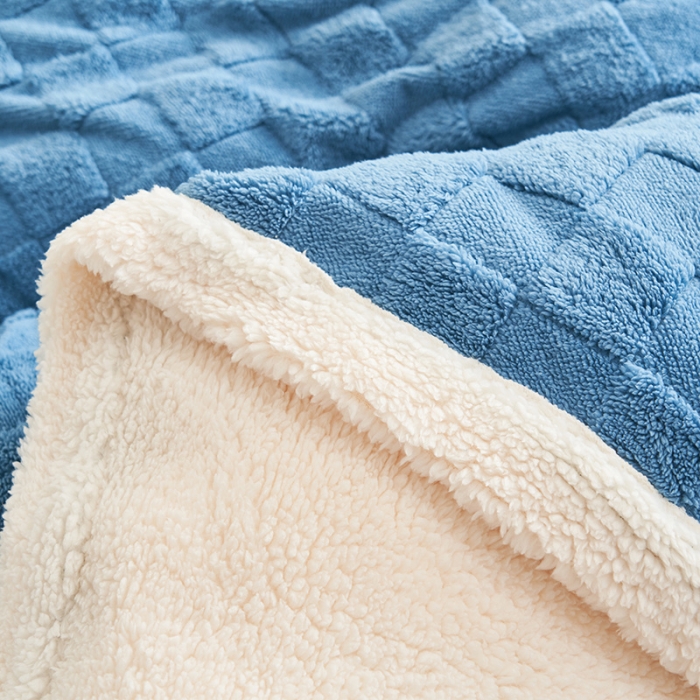 91家纺网 家纺一手货源 找家纺 吾秀家居2022新款舒棉绒提花四件套 方块蓝