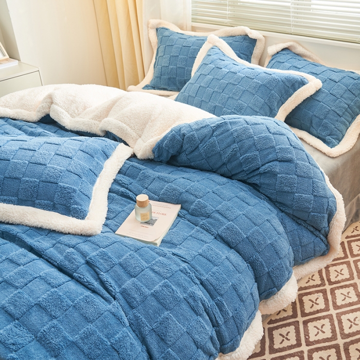 91家纺网 家纺一手货源 找家纺 吾秀家居2022新款舒棉绒提花四件套 方块蓝