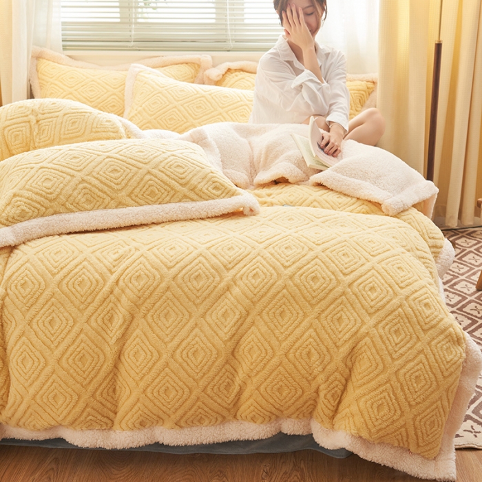 91家纺网 家纺一手货源 找家纺 吾秀家居2022新款舒棉绒提花四件套 回格黄