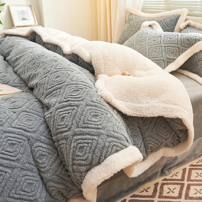 91家纺网 家纺一手货源 找家纺 吾秀家居2022新款舒棉绒提花四件套 回格灰