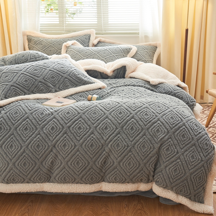 91家纺网 家纺一手货源 找家纺 吾秀家居2022新款舒棉绒提花四件套 回格灰