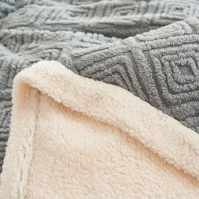 91家纺网 家纺一手货源 找家纺 吾秀家居2022新款舒棉绒提花四件套 回格灰