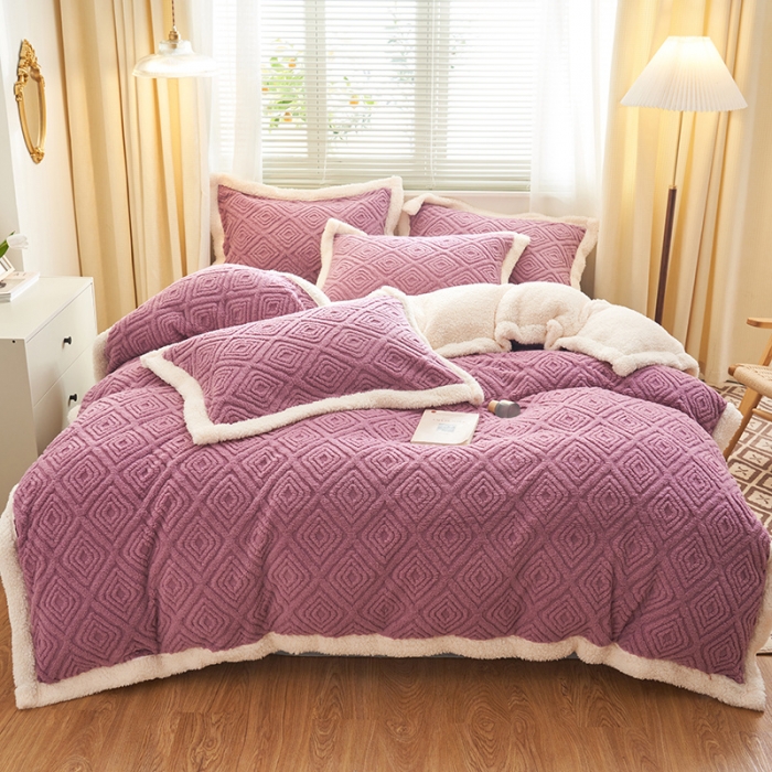 91家纺网 家纺一手货源 找家纺 吾秀家居2022新款舒棉绒提花四件套 回格紫