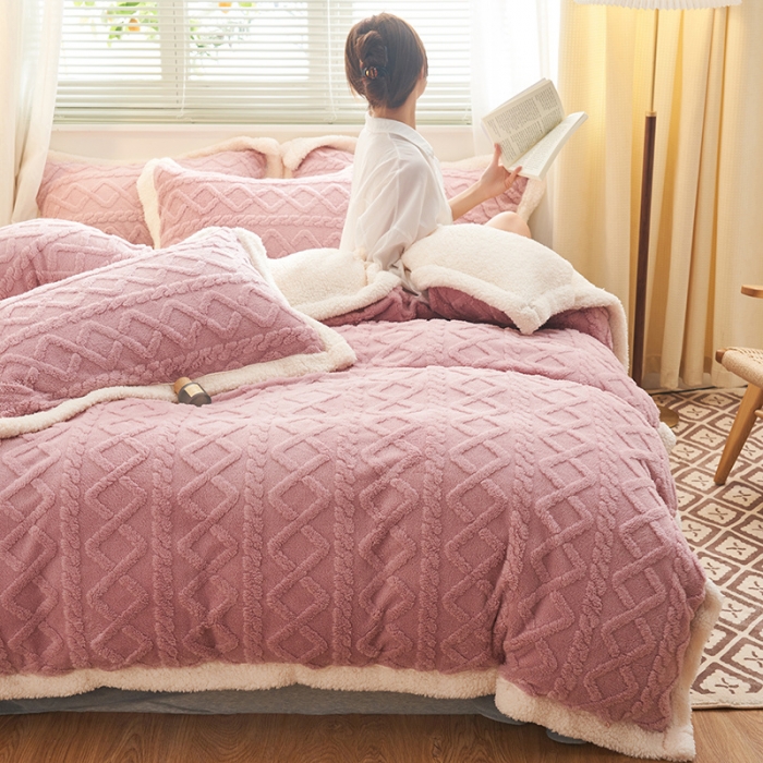 91家纺网 家纺一手货源 找家纺 吾秀家居2022新款舒棉绒提花四件套 毛衣粉