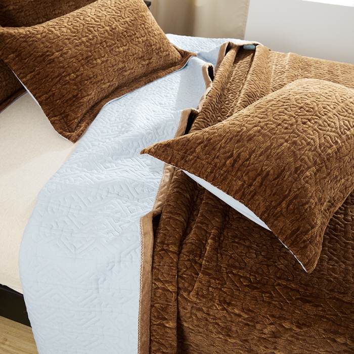 91家纺网 家纺一手货源 找家纺 佳梦家纺2022新款脏脏色织牛奶绒盖毯 脏脏-深咖