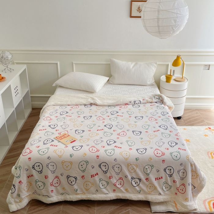 91家纺网 家纺一手货源 找家纺 时年 2022新款牛奶绒拼羊羔绒毯 彩色小熊