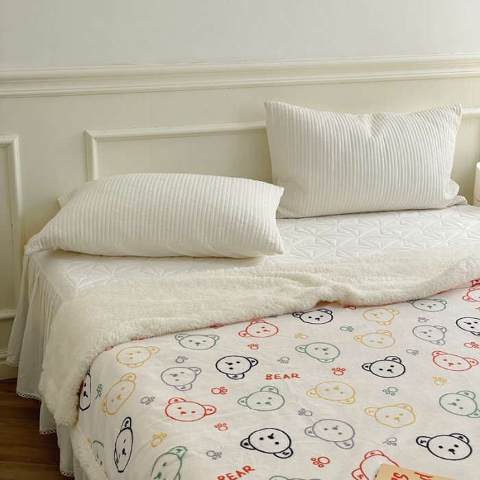 91家纺网 家纺一手货源 找家纺 时年 2022新款牛奶绒拼羊羔绒毯 彩色小熊