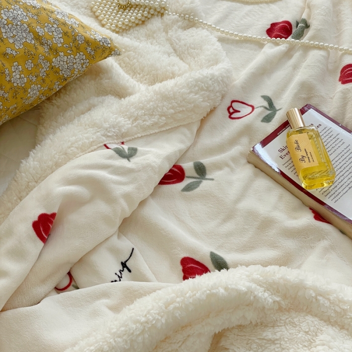 91家纺网 家纺一手货源 找家纺 时年 2022新款牛奶绒拼羊羔绒毯 露露