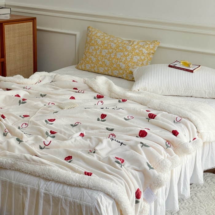 91家纺网 家纺一手货源 找家纺 时年 2022新款牛奶绒拼羊羔绒毯 露露