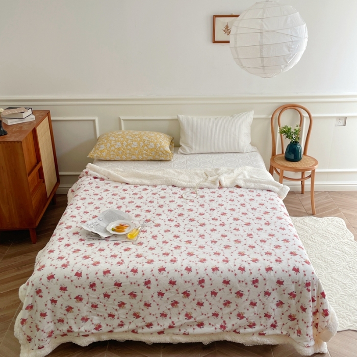 91家纺网 家纺一手货源 找家纺 时年 2022新款牛奶绒拼羊羔绒毯 漫漫花园