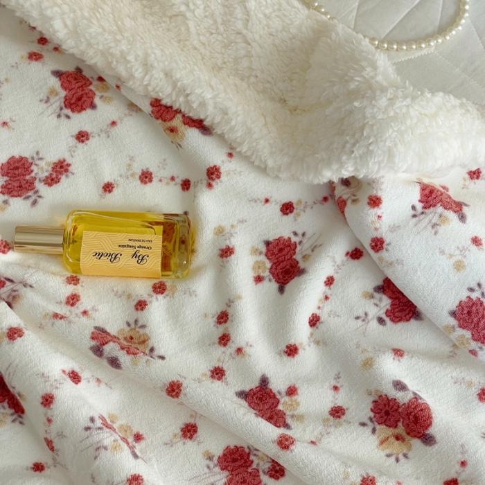 91家纺网 家纺一手货源 找家纺 时年 2022新款牛奶绒拼羊羔绒毯 漫漫花园