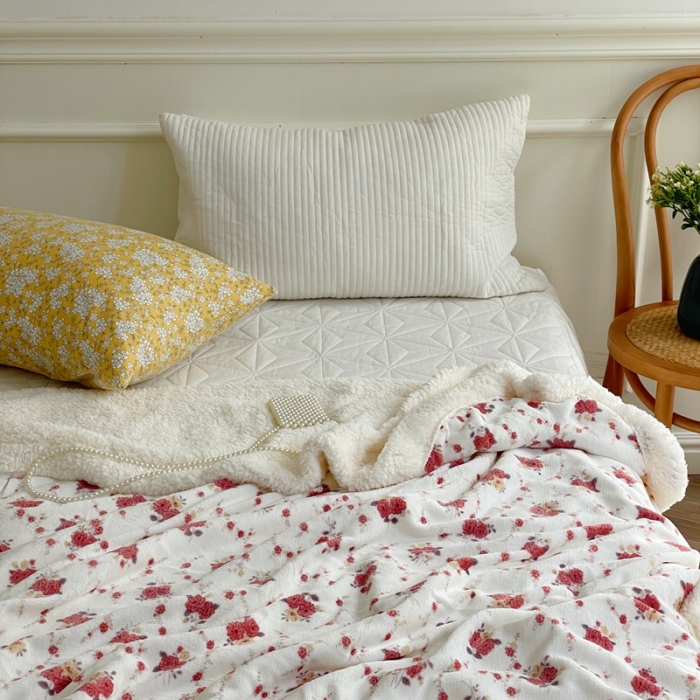 91家纺网 家纺一手货源 找家纺 时年 2022新款牛奶绒拼羊羔绒毯 漫漫花园