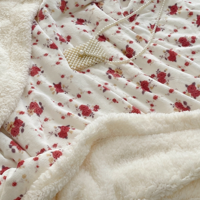 91家纺网 家纺一手货源 找家纺 时年 2022新款牛奶绒拼羊羔绒毯 漫漫花园