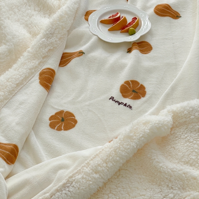 91家纺网 家纺一手货源 找家纺 时年 2022新款牛奶绒拼羊羔绒毯 小南瓜