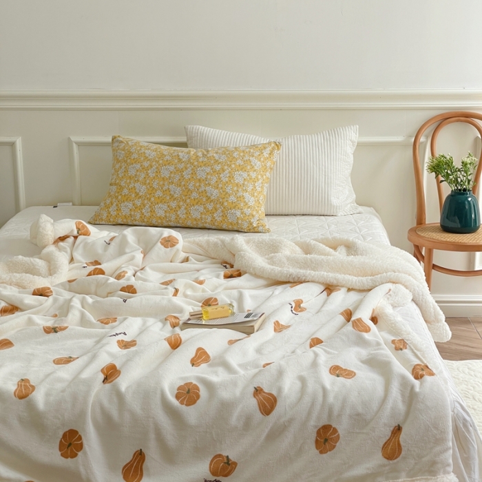 91家纺网 家纺一手货源 找家纺 时年 2022新款牛奶绒拼羊羔绒毯 小南瓜