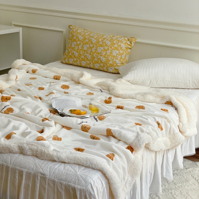 91家纺网 家纺一手货源 找家纺 时年 2022新款牛奶绒拼羊羔绒毯 小南瓜