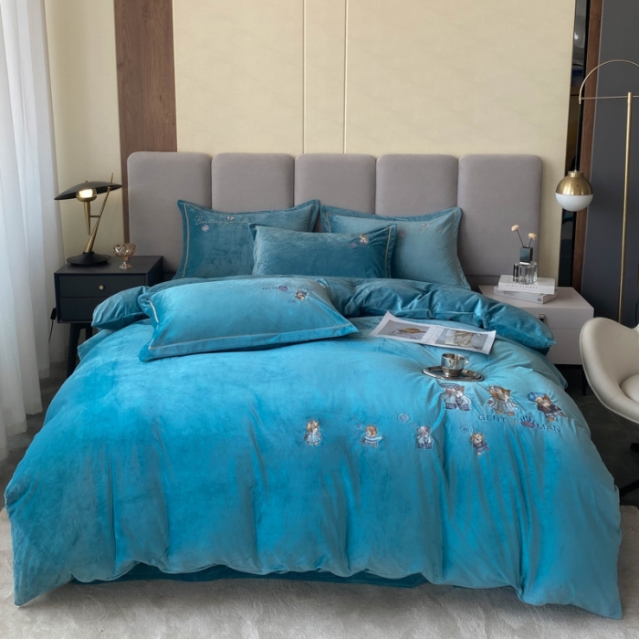 91家纺网 家纺一手货源 找家纺 云锦 2022秋冬新品加厚婴儿绒刺绣四件套 可爱熊-宝石蓝