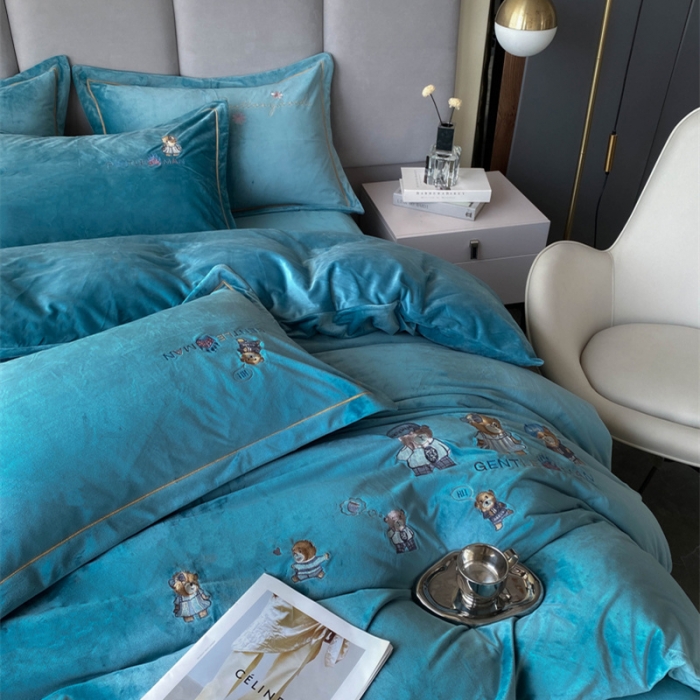 91家纺网 家纺一手货源 找家纺 云锦 2022秋冬新品加厚婴儿绒刺绣四件套 可爱熊-宝石蓝