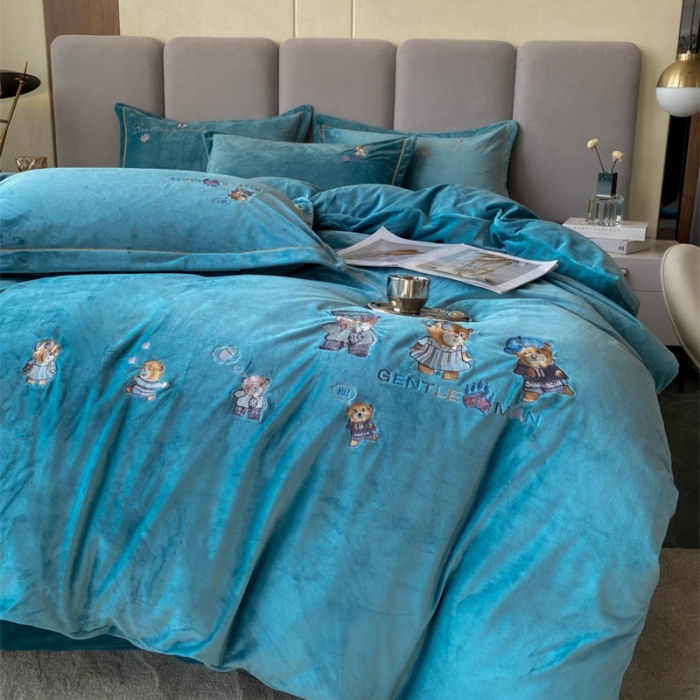 91家纺网 家纺一手货源 找家纺 云锦 2022秋冬新品加厚婴儿绒刺绣四件套 可爱熊-宝石蓝