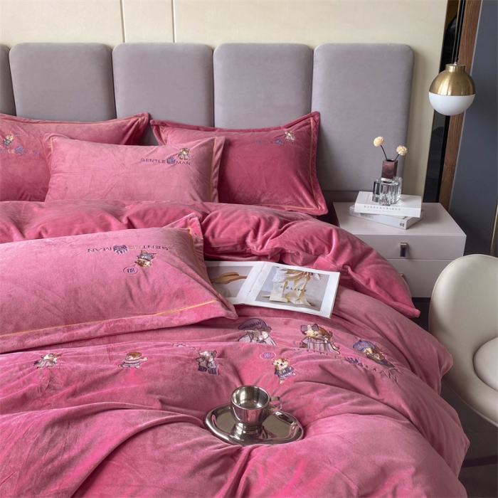 91家纺网 家纺一手货源 找家纺 云锦 2022秋冬新品加厚婴儿绒刺绣四件套 可爱熊-豆沙红