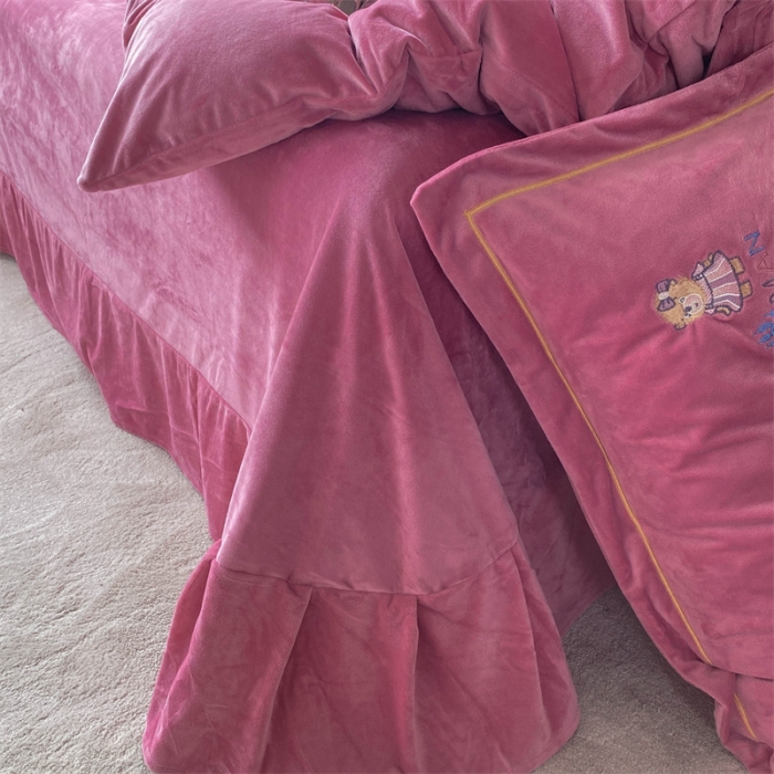 91家纺网 家纺一手货源 找家纺 云锦 2022秋冬新品加厚婴儿绒刺绣四件套 可爱熊-豆沙红