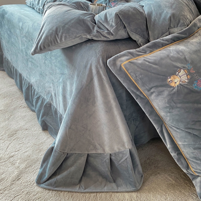 91家纺网 家纺一手货源 找家纺 云锦 2022秋冬新品加厚婴儿绒刺绣四件套 可爱熊-摩登灰