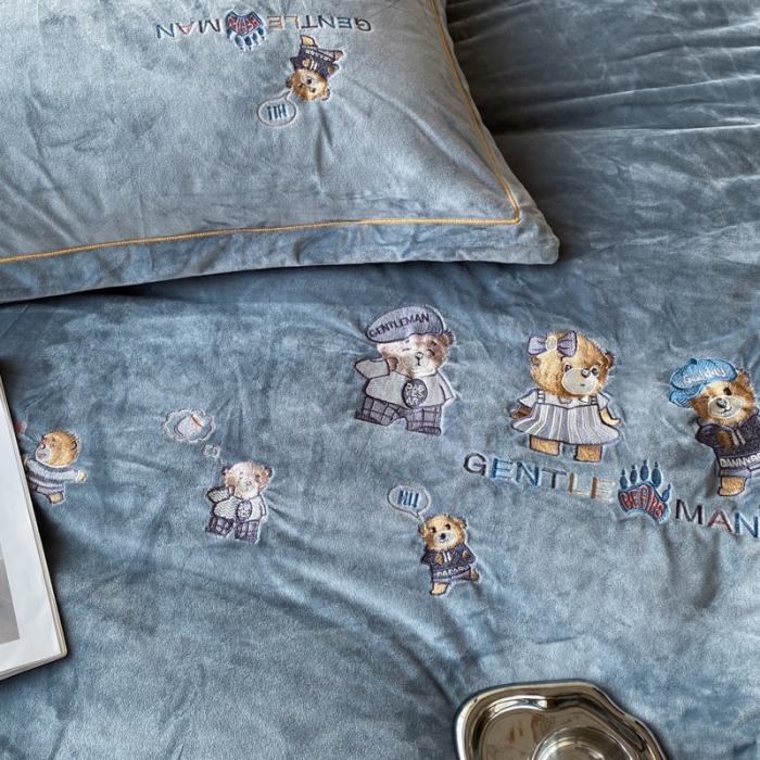 91家纺网 家纺一手货源 找家纺 云锦 2022秋冬新品加厚婴儿绒刺绣四件套 可爱熊-摩登灰