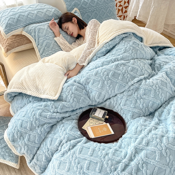 91家纺网 家纺一手货源 找家纺 新月家纺 2022新款塔芙绒多功能被套毯 冰蓝