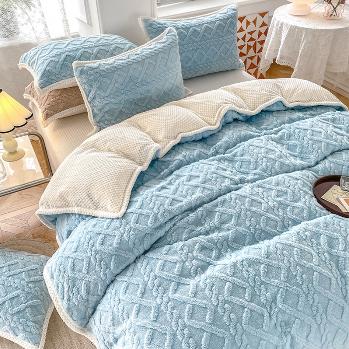 91家纺网 家纺一手货源 找家纺 新月家纺 2022新款塔芙绒多功能被套毯 冰蓝