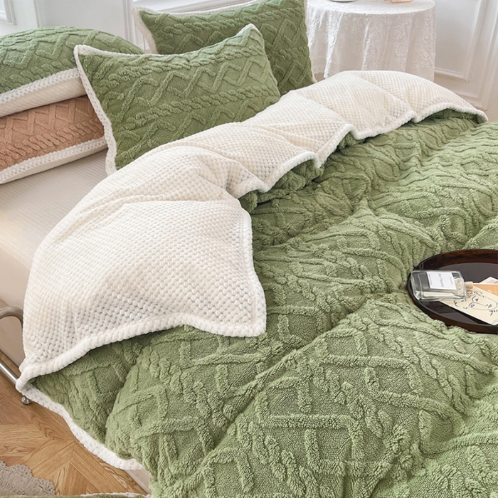 91家纺网 家纺一手货源 找家纺 新月家纺 2022新款塔芙绒多功能被套毯 茶绿