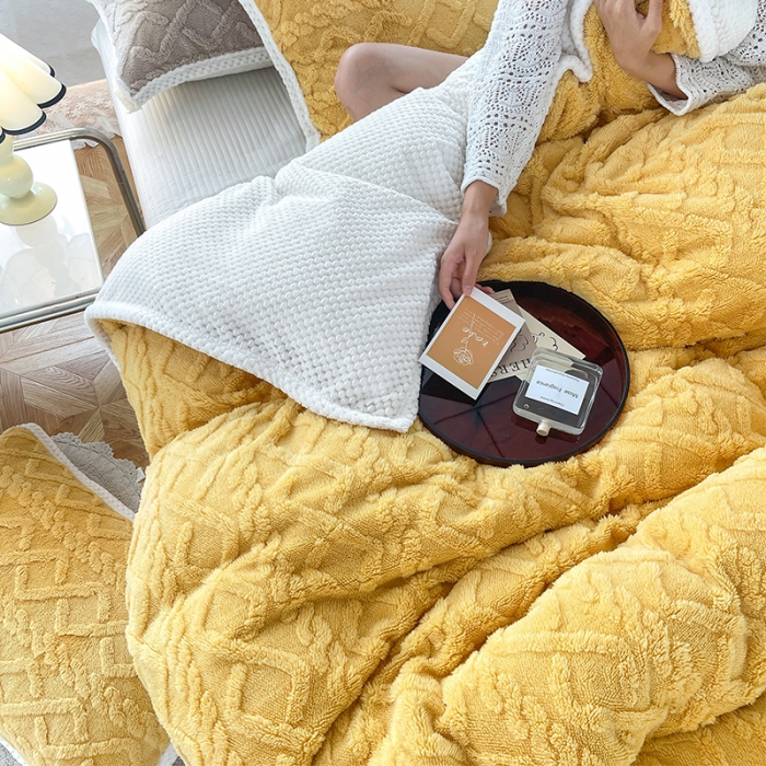 91家纺网 家纺一手货源 找家纺 新月家纺 2022新款塔芙绒多功能被套毯 姜黄